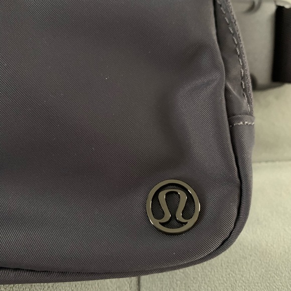 Lululemon Everywhere Belt Bag OG Rare Moonwalk Belt Bag - Picture 4 of 12